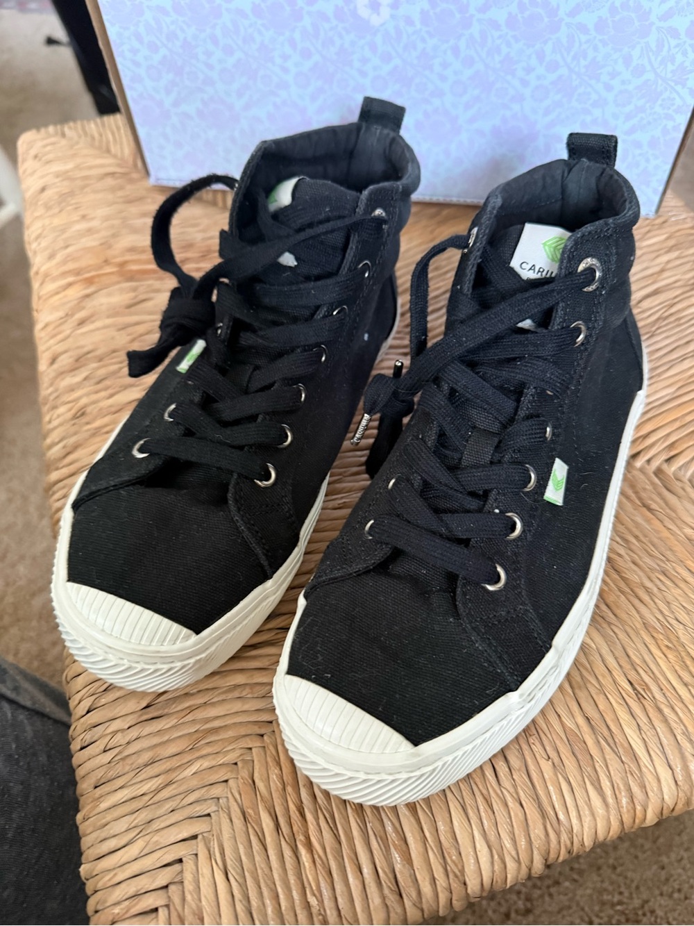 Cariuma Black High-Top Canvas womens Sneakers with White Sole size 8